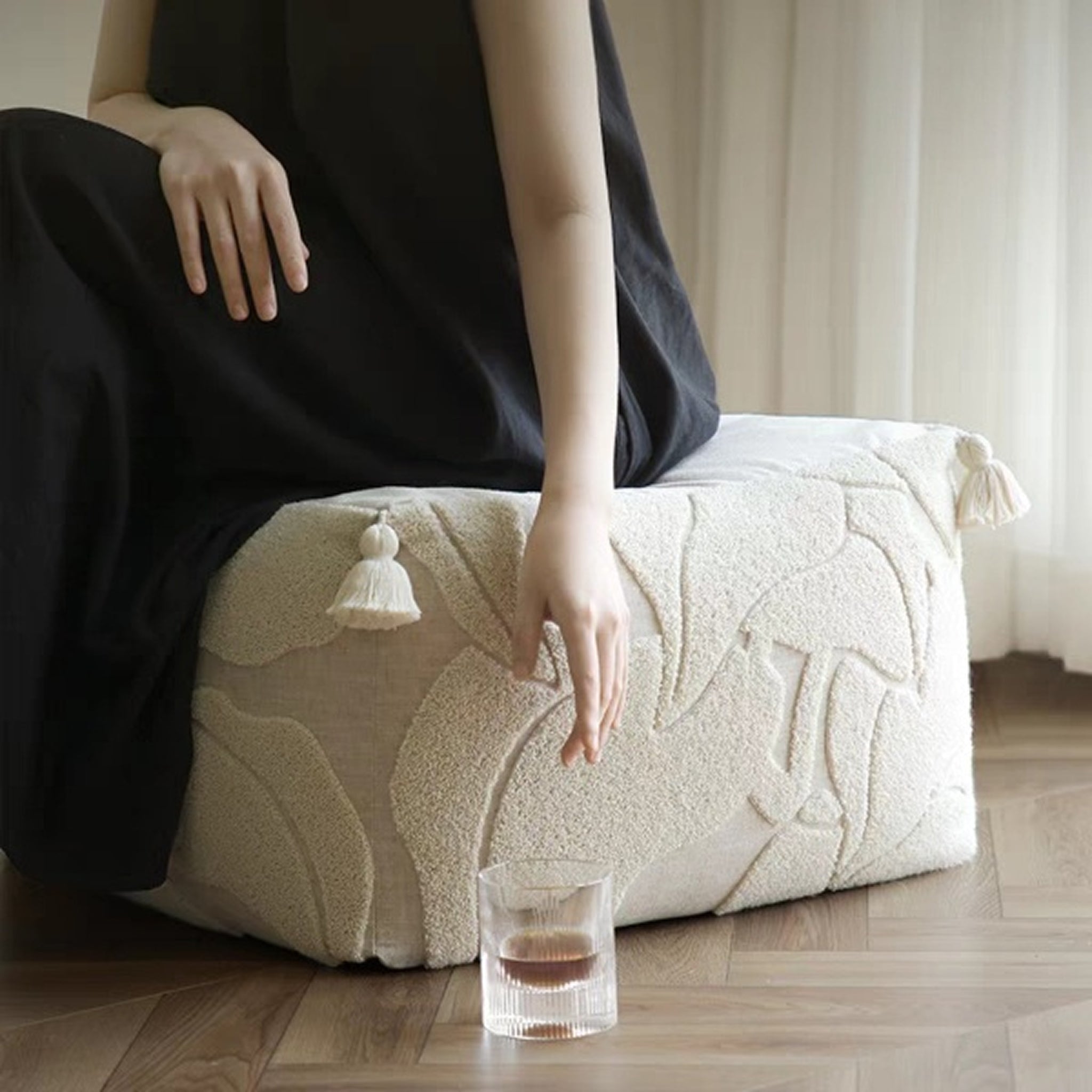 Aura Pouf