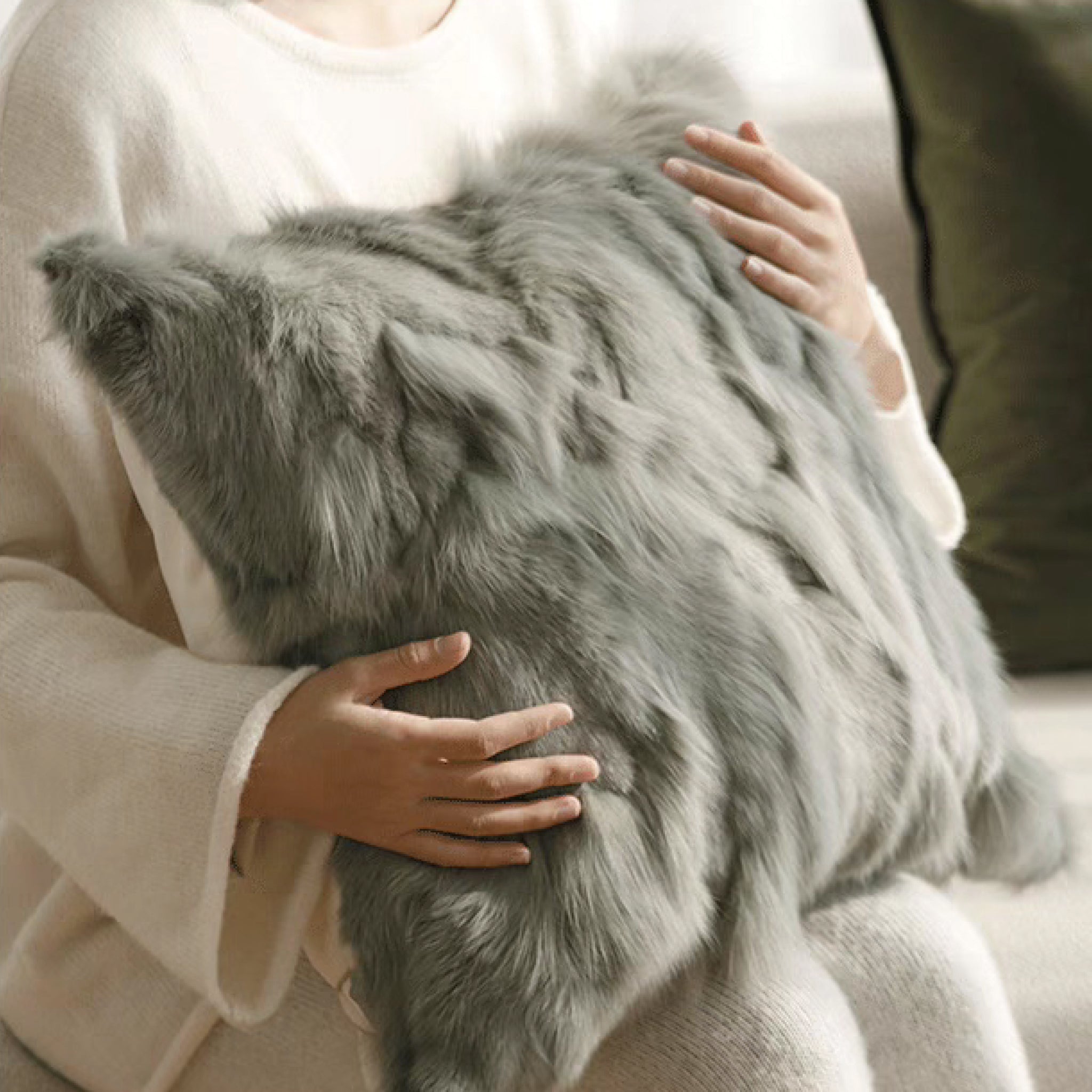 Reina Pillow